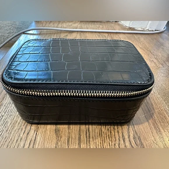 Banana Republic Jewelry Travel Organizer - Picture 4 of 7